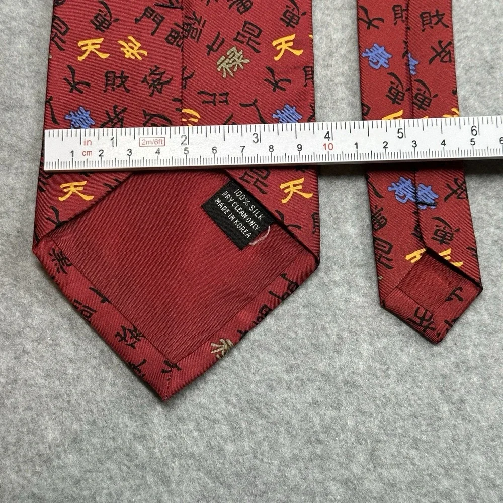 World Museum Collection Silk Tie Red Asian Calligraphy Korea 59x3.75in‎